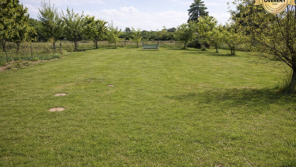 LIPOVEC - Rekreačný pozemok záhrada 890m2 vhodné aj na mobilný dom