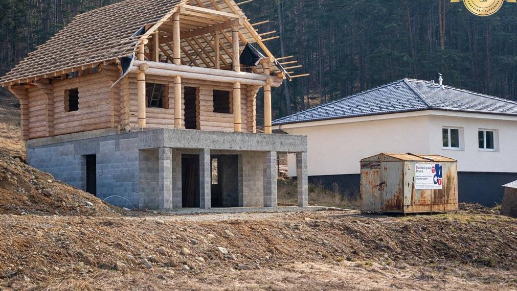 NA PREDAJ - Necpaly - Zrubový dom (hrubá stavba) 