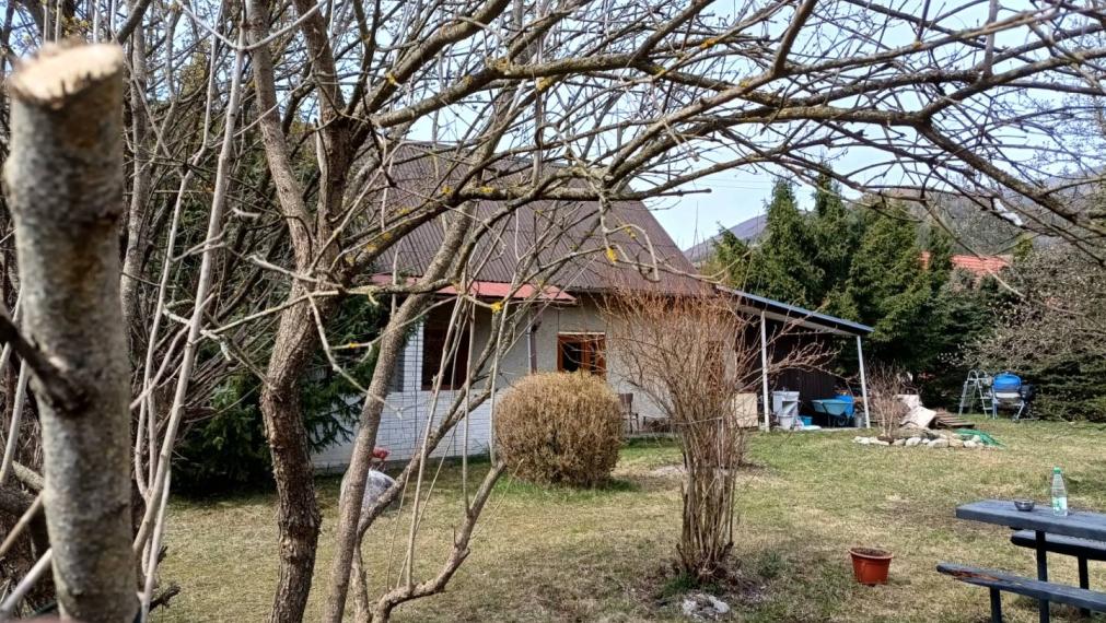 Rodinný dom- chalupa  s pozemkom 562 m2 VRÍCKO okr. Martin