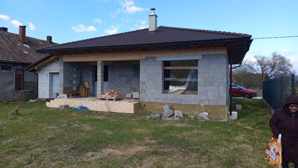 Príbovce - rodinný dom /Bungalov/ Hrubá stavba