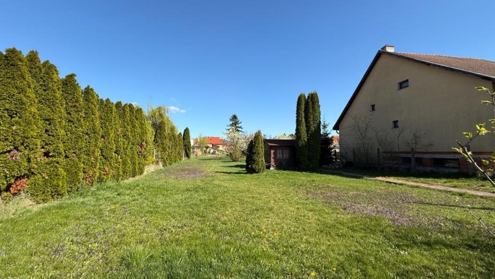 !! ZNÍŽENÁ CENA !! - NA PREDAJ - Pozemok 547 m2 - Dvorany nad Nitrou