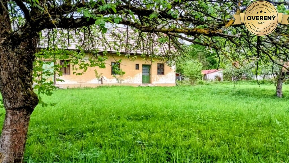 Vidiecky rodinný dom-chalupa s pozemkom 1050m2