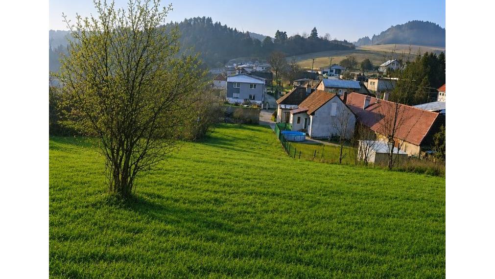 Stavebný pozemok 1403m2 - SKLABIŇA -7 km od mesta Martin 
