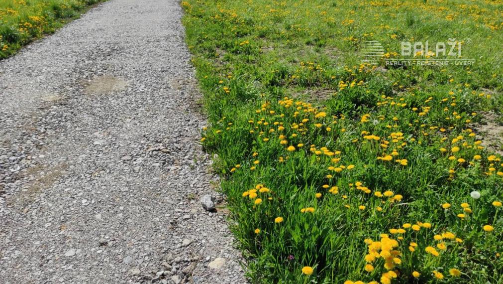 VRÍCKO - Stavebný pozemok cca 600 m2 so sieťami