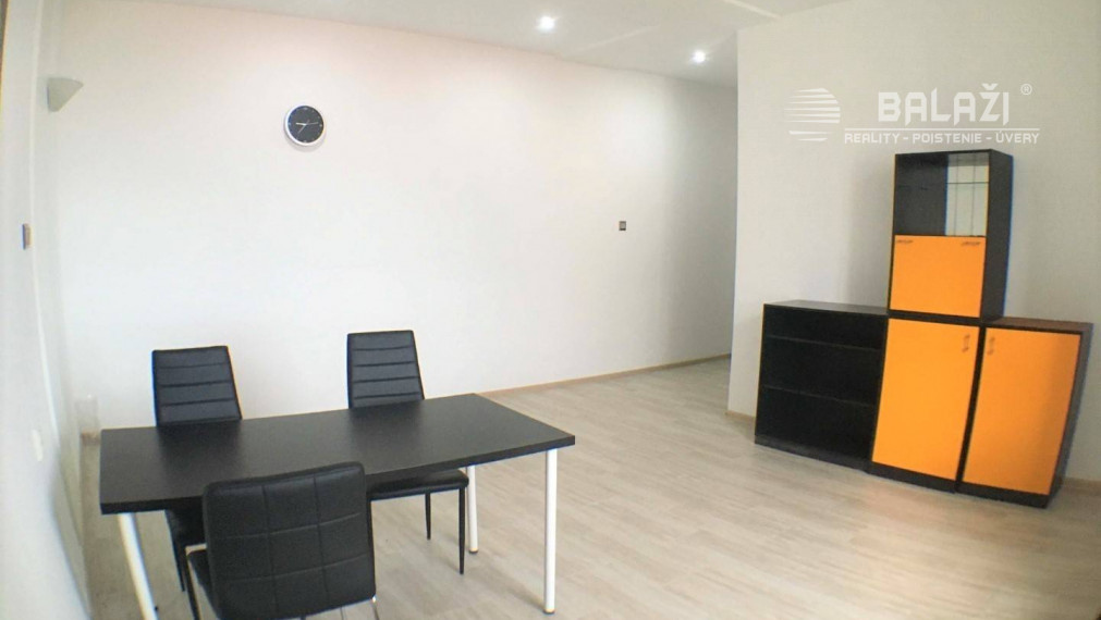 MARTIN /Centrum/- KOMERČNÉ PRIESTORY (30,5 m2 a 49 m2)