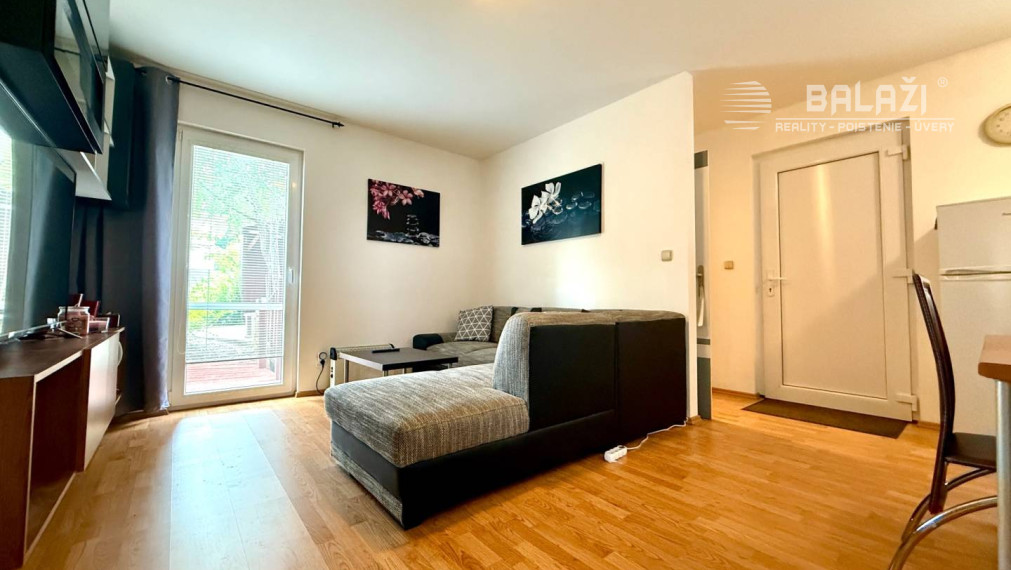 ŽIRANY - Rodinný dom s 2 samostatnými bytovými jednotkami, okr. Nitra