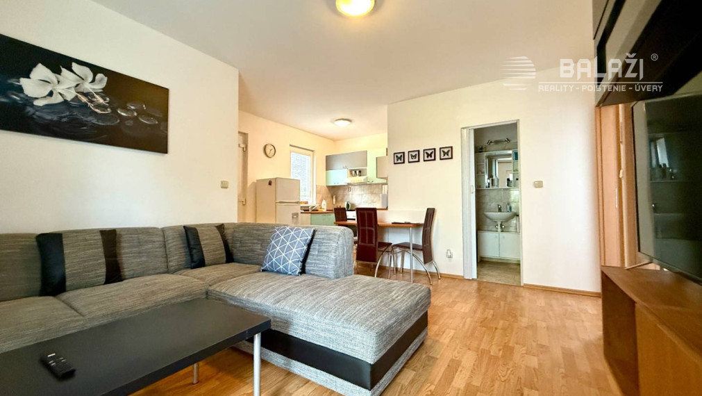 ŽIRANY - Rodinný dom s 2 samostatnými bytovými jednotkami, okr. Nitra