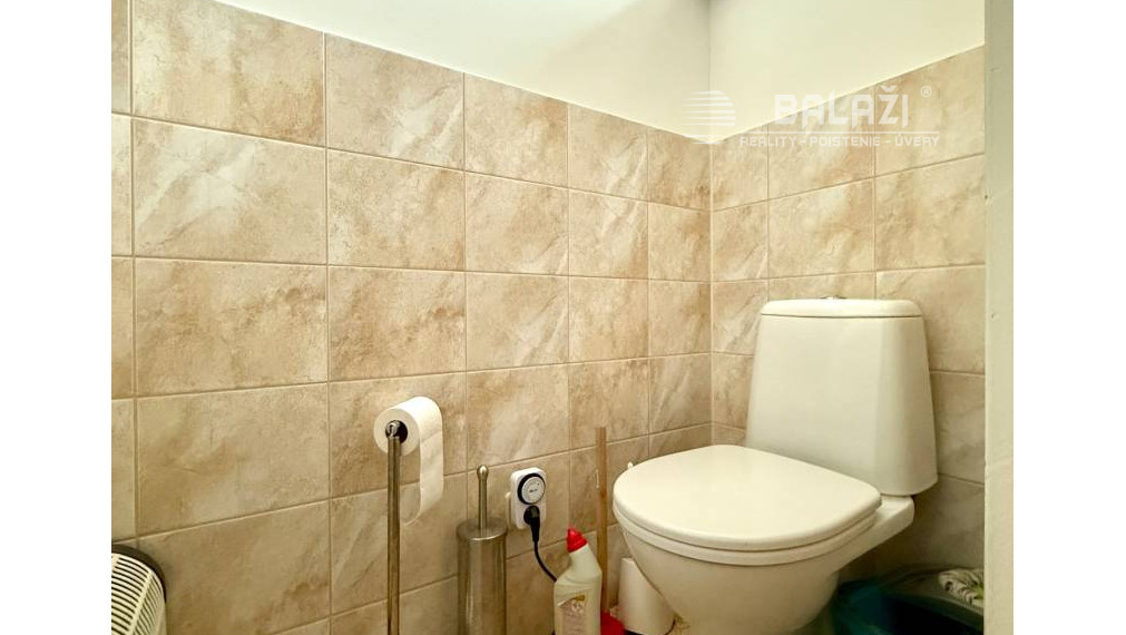 ŽIRANY - Rodinný dom s 2 samostatnými bytovými jednotkami, okr. Nitra