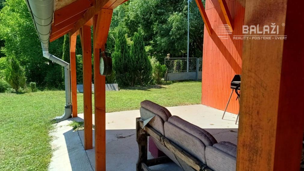 TUŽINA okres Prievidza - CHATA s terasou a garážou 