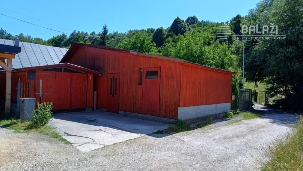 TUŽINA okres Prievidza - CHATA s terasou a garážou 