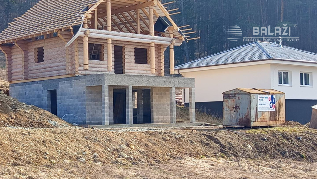 NA PREDAJ - Necpaly - Zrubový dom (hrubá stavba) 