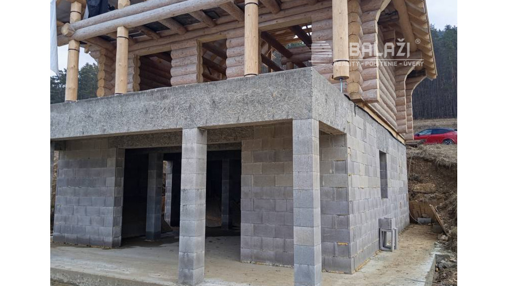 NA PREDAJ - Necpaly - Zrubový dom (hrubá stavba) 