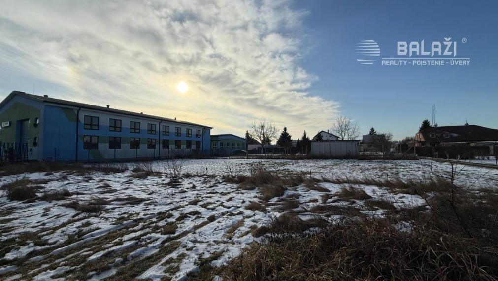 NA PREDAJ - Pozemok 424 m2 JACOVCE, okr. Topoľčany