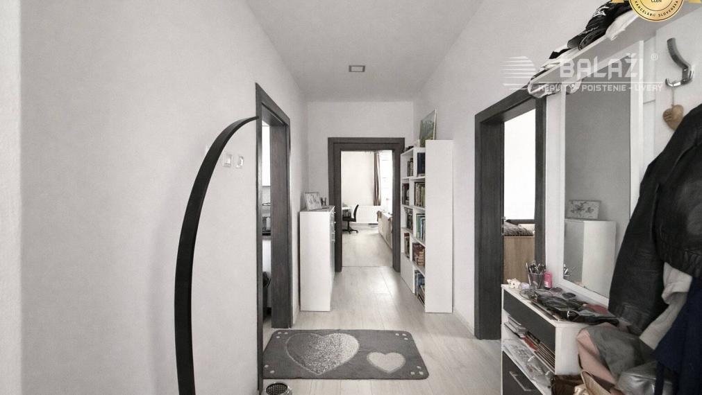 NA PREDAJ: Rodinný dom po rekonštrukcii v tichej lokalite – PRAŠICE