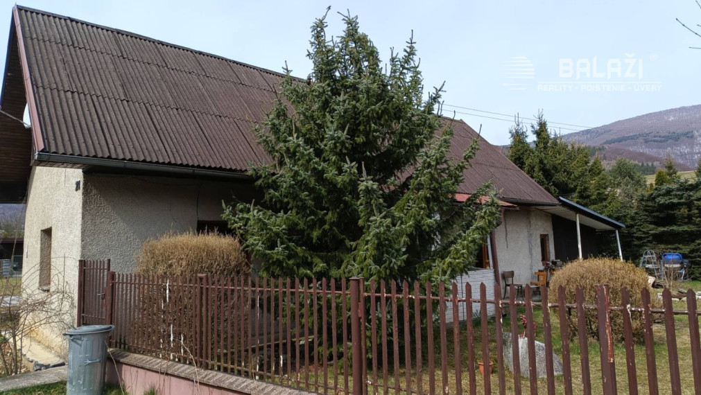 Rodinný dom- chalupa  s pozemkom 562 m2 VRÍCKO okr. Martin