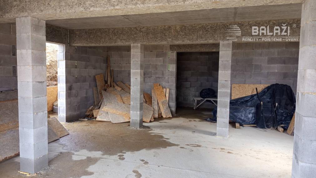 NA PREDAJ - Necpaly - Zrubový dom (hrubá stavba) 