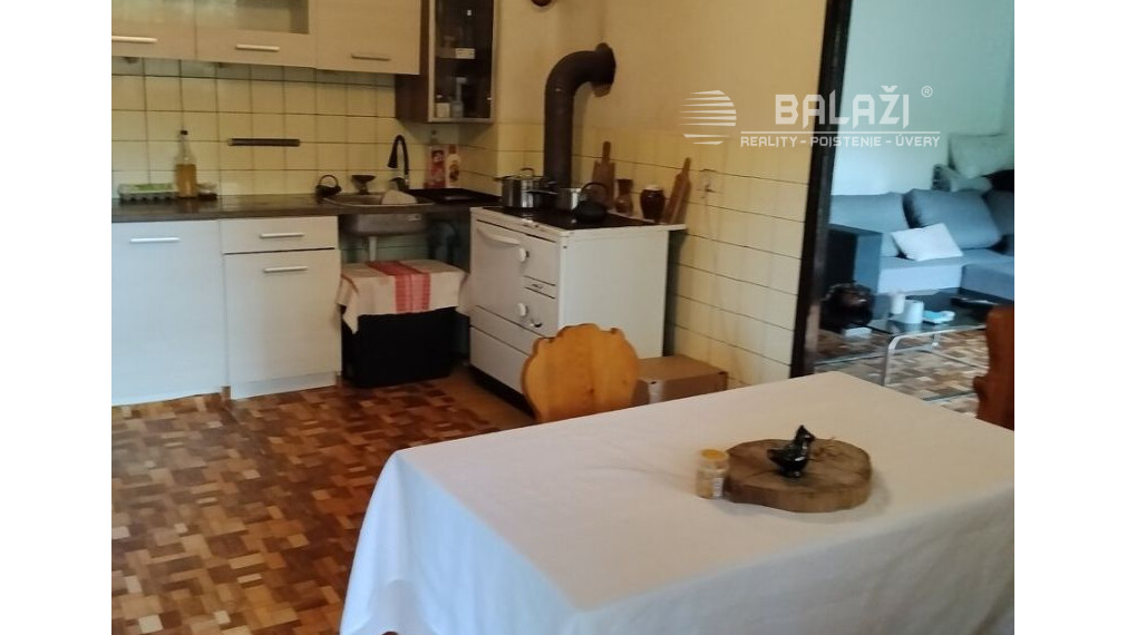 Rodinný dom- chalupa  s pozemkom 562 m2 VRÍCKO okr. Martin