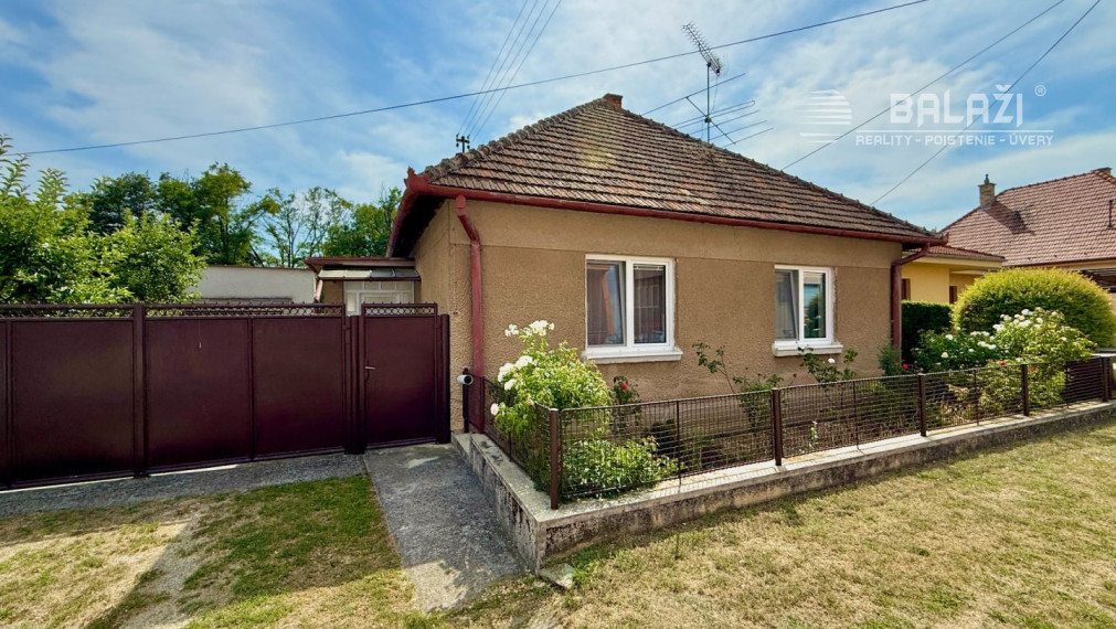 NA PREDAJ -  4 izbový rodinný dom URMINCE, okr. Topoľčany