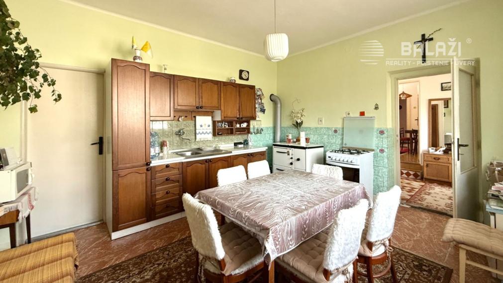NA PREDAJ -  4 izbový rodinný dom URMINCE, okr. Topoľčany