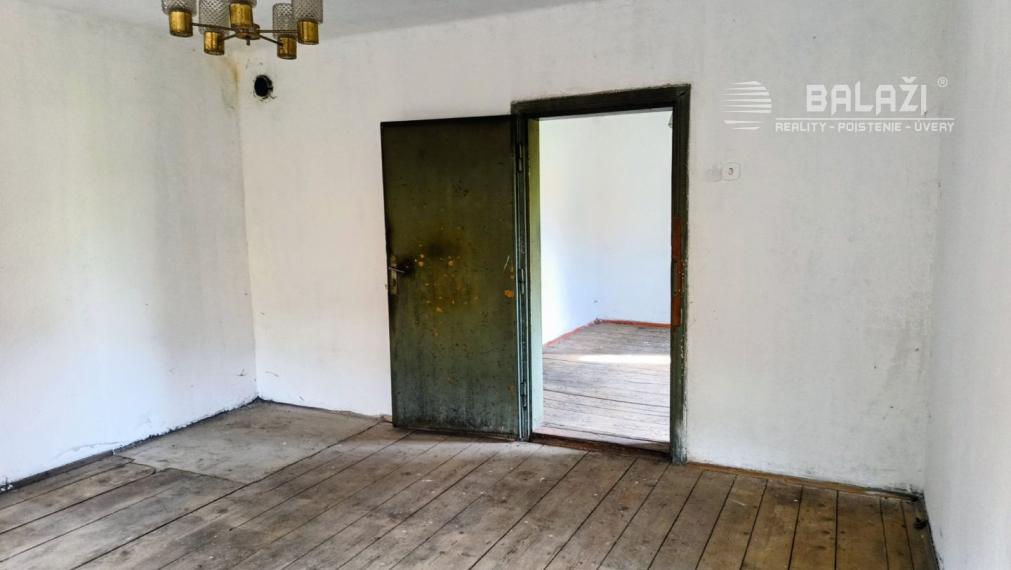 Vidiecky rodinný dom-chalupa, pozemok 1050m2