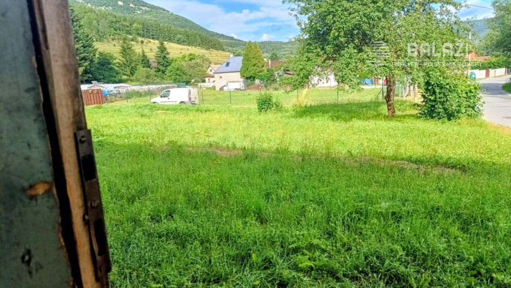 Vidiecky rodinný dom-chalupa s pozemkom 1050m2