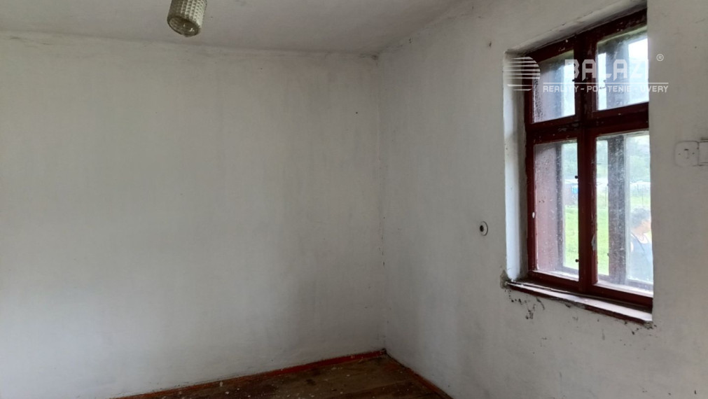 Vidiecky rodinný dom-chalupa s pozemkom 1050m2