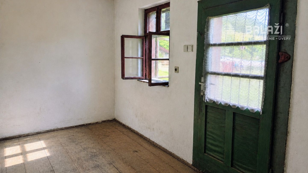 Vidiecky rodinný dom-chalupa s pozemkom 1050m2