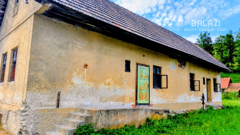 Vidiecky rodinný dom-chalupa s pozemkom 1050m2