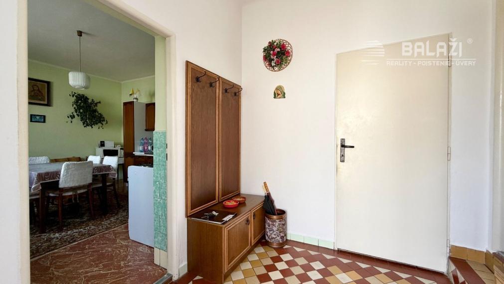 NA PREDAJ -  4 izbový rodinný dom URMINCE, okr. Topoľčany