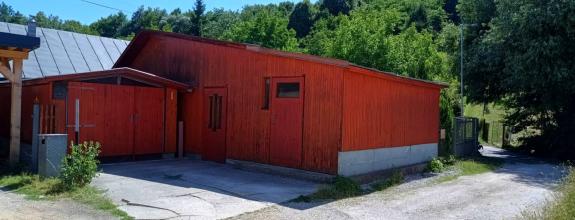 TUŽINA okres Prievidza - CHATA s terasou a garážou 