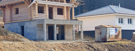 NA PREDAJ - Necpaly - Zrubový dom (hrubá stavba) 