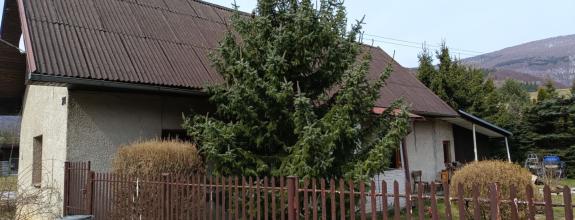 Rodinný dom- chalupa  s pozemkom 562 m2 VRÍCKO okr. Martin