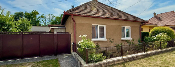 NA PREDAJ -  4 izbový rodinný dom URMINCE, okr. Topoľčany