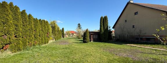 !! ZNÍŽENÁ CENA !! - NA PREDAJ - Pozemok 547 m2 - Dvorany nad Nitrou