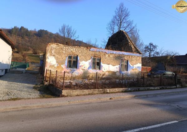 SKLABIŇA -7 km od mesta Martin -stavebný pozemok 1403m2