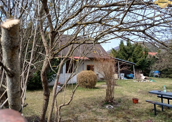 Rodinný dom- chalupa  s pozemkom 562 m2 VRÍCKO okr. Martin