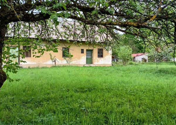 Vidiecky rodinný dom-chalupa s pozemkom 1050m2