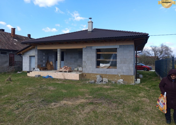 Príbovce -rodinný dom /Bungalov/ Hrubá stavba