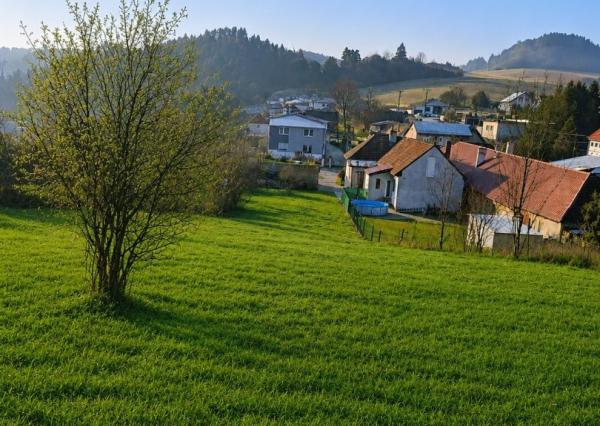 Stavebný pozemok 1403m2 - SKLABIŇA -7 km od mesta Martin 